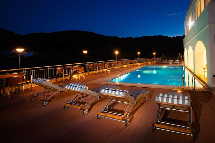 Pool 33 of 48