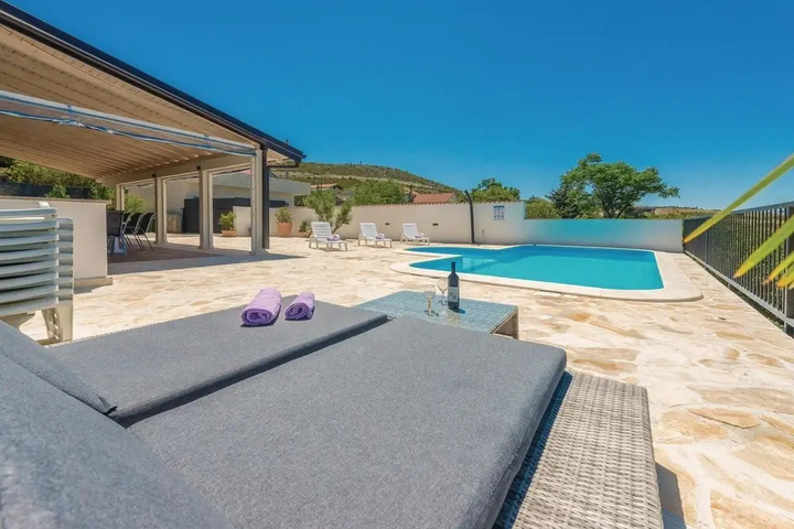 Pool 13 of 29
