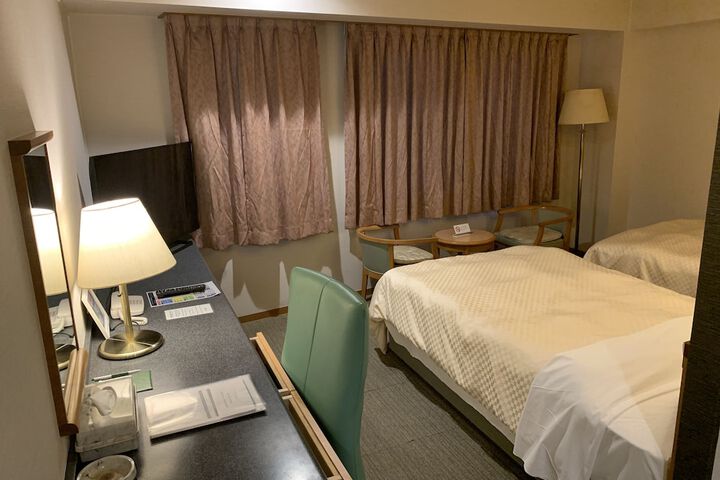 Room 9 of 48