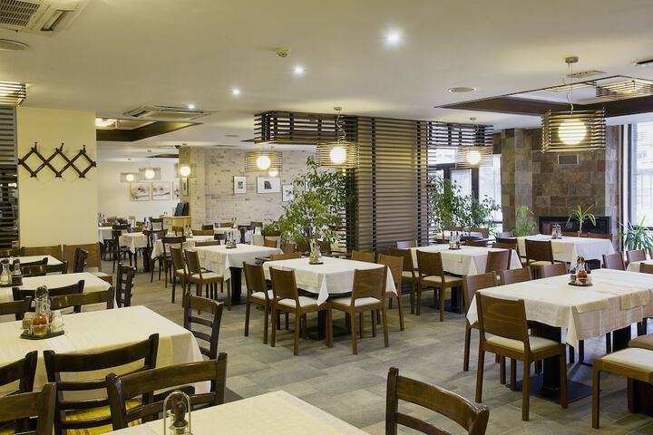 Dining 79 of 132