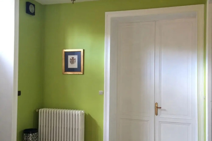 Room 5 of 12