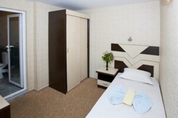 Room 6 of 26