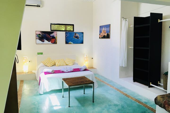 Room 5 of 102