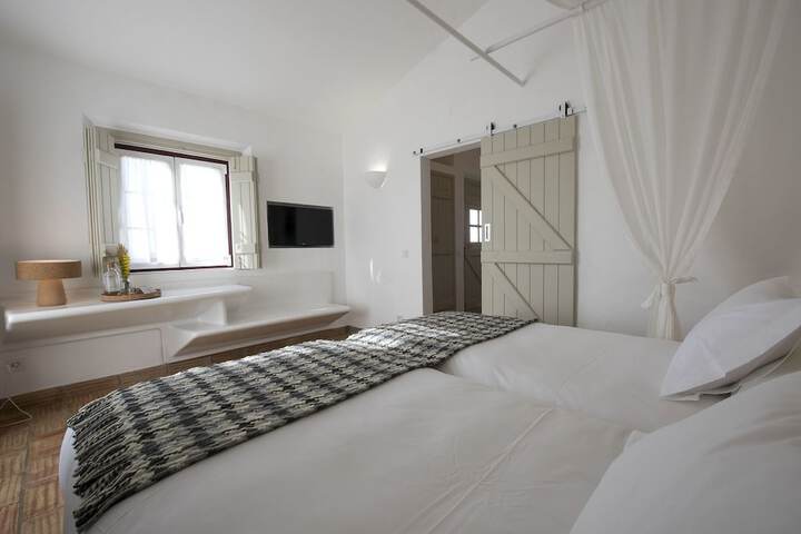 Room 33 of 179
