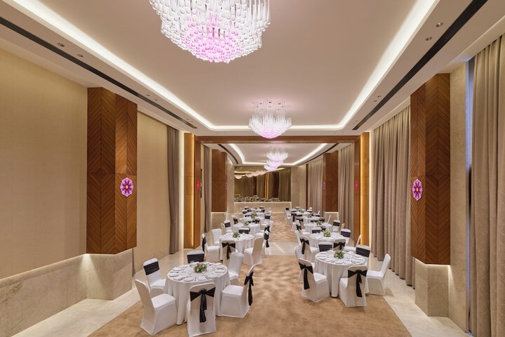 Ballroom/Hall 22 of 26