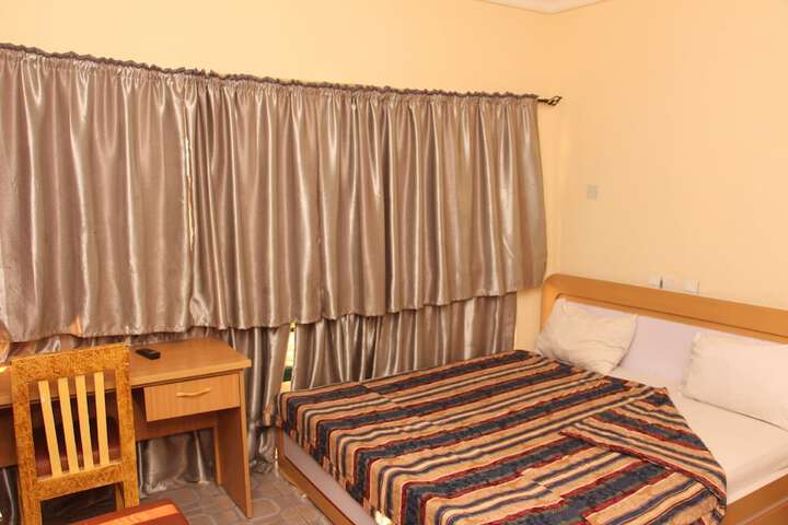 Room 8 of 10
