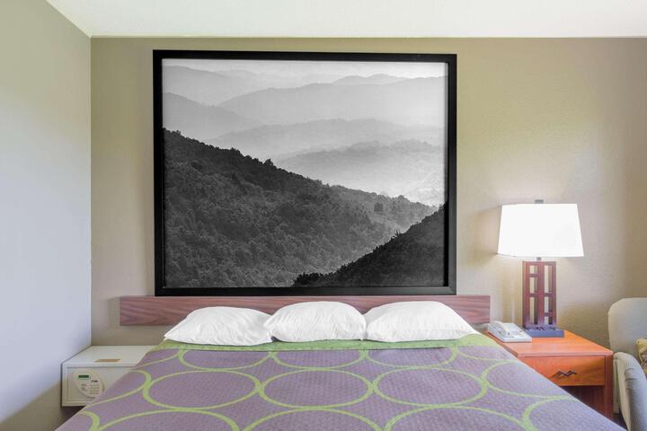 1 King Bed (1 of 22)