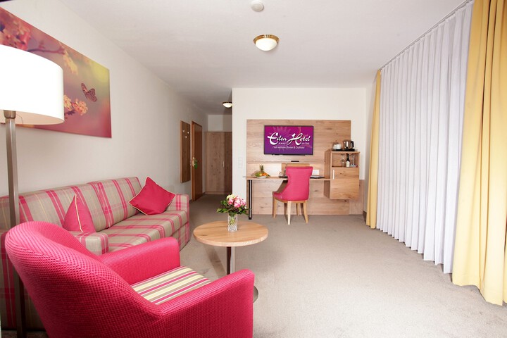 Room 4 of 96