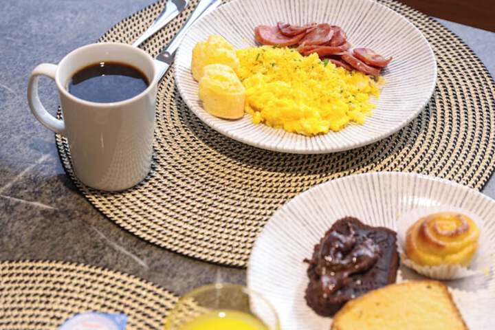 Breakfast/Coffee Service 27 of 38