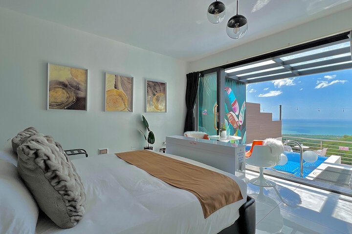 Room 3 of 77