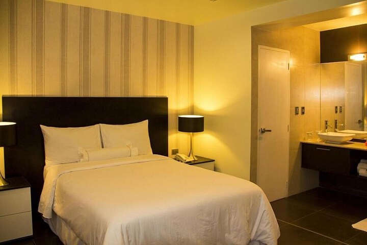 Room 9 of 27