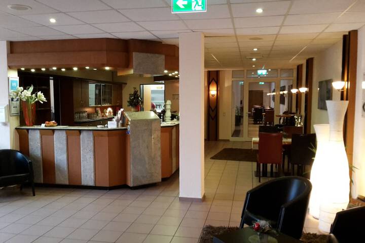Lounge 56 of 68
