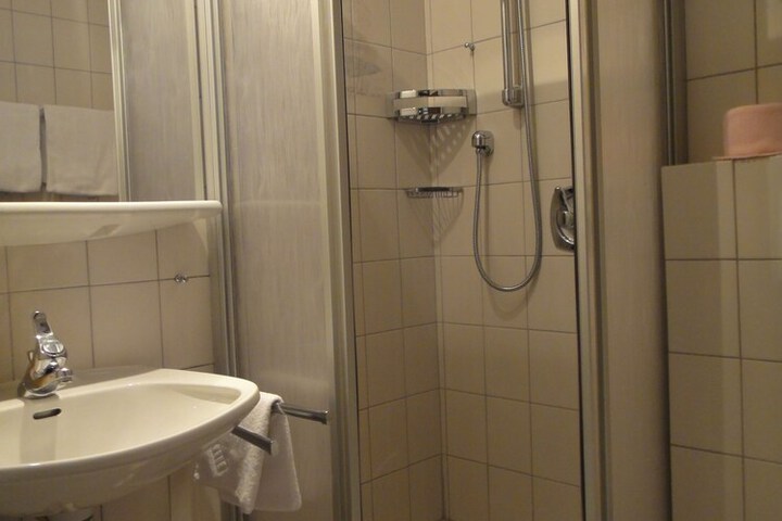 Room 33 of 61