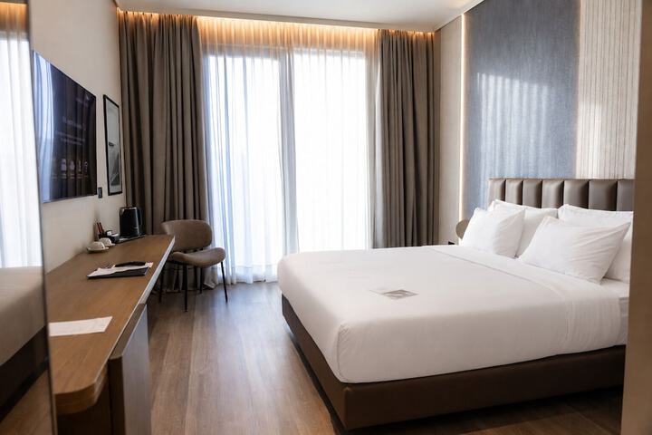 Room 40 of 176