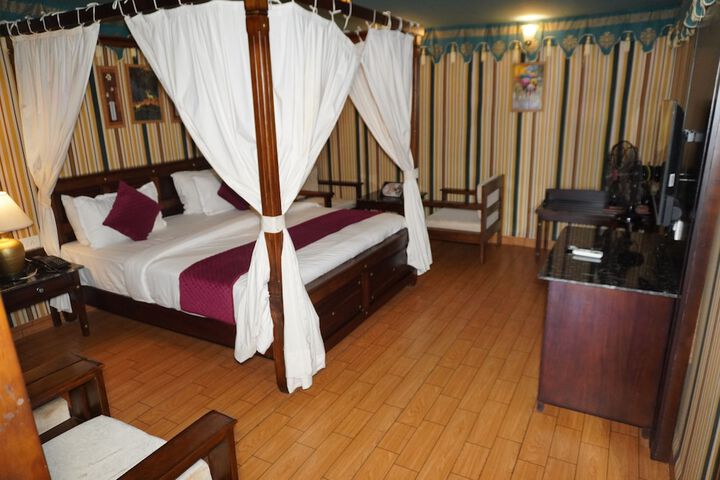 Room 15 of 53