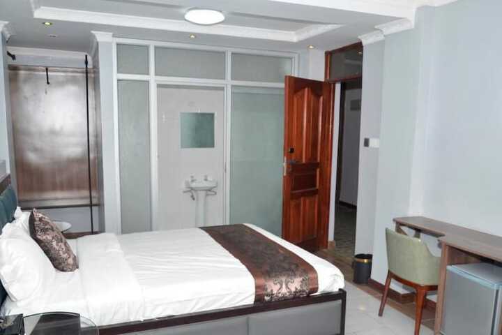 Room 16 of 30