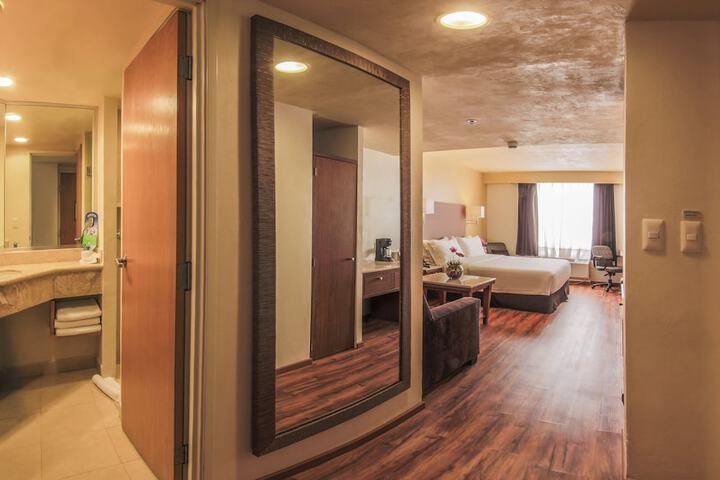 Room 4 of 86