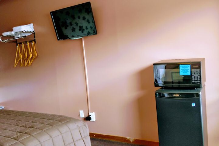 Deluxe Room 1 Queen Bed Courtyard View (1 of 19)