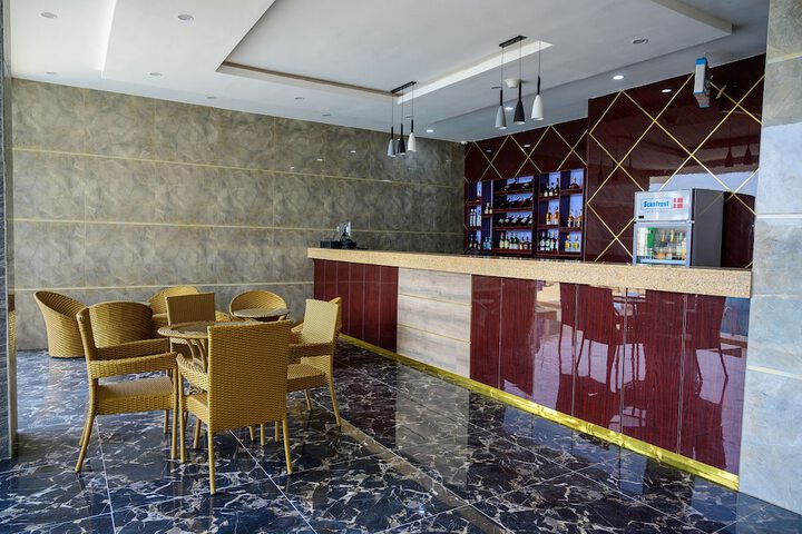 Lounge 91 of 166