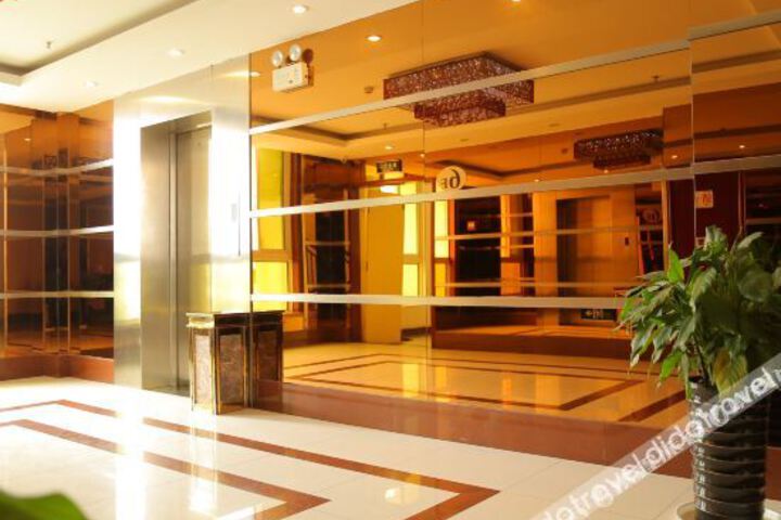 Hotel Interior 7 of 38