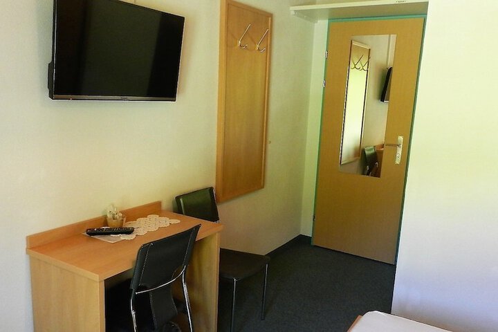 Room 10 of 62