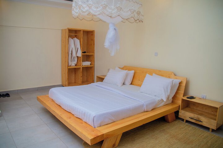 Room 28 of 53