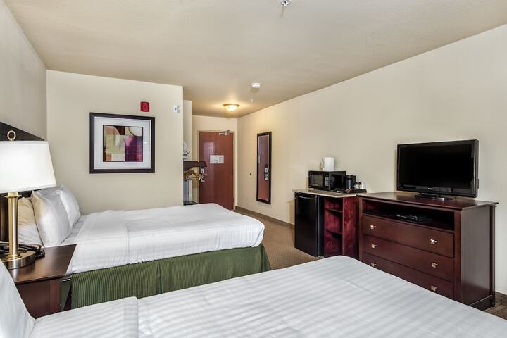 Quadruple Accessible Queen Size Bed (7 of 9)