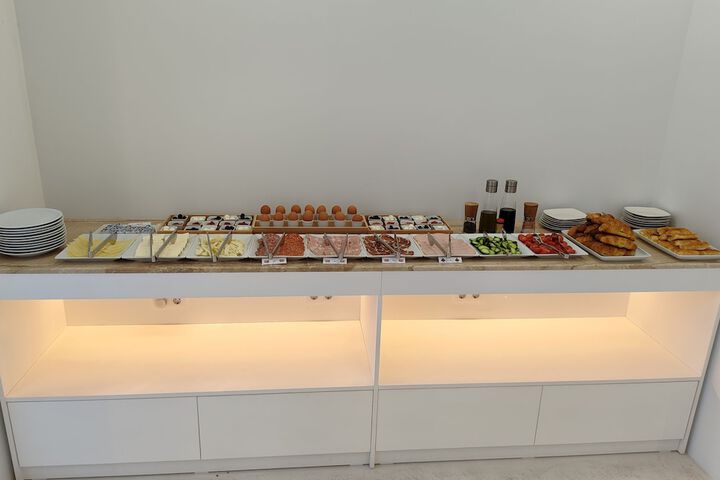Breakfast/Coffee Service 26 of 38