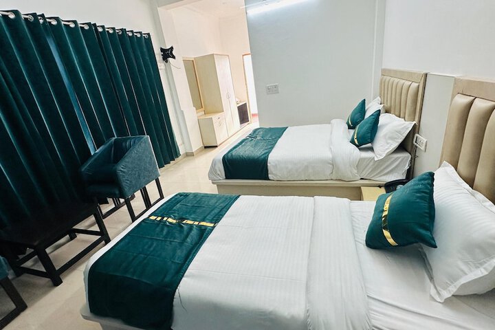 Room 6 of 18