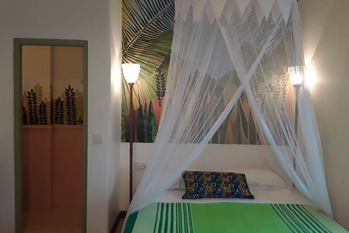 Room 10 of 77