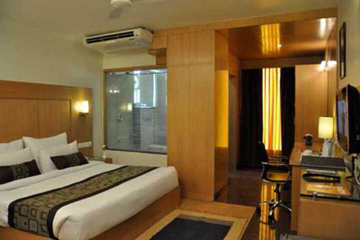 OYO TOWNHOUSE O75309 HOTEL ROYAL CM