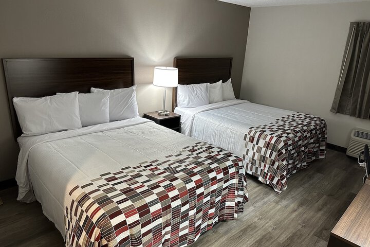2 Queen Beds (6 of 9)
