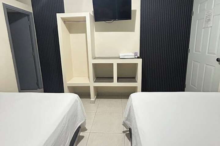Room 10 of 24