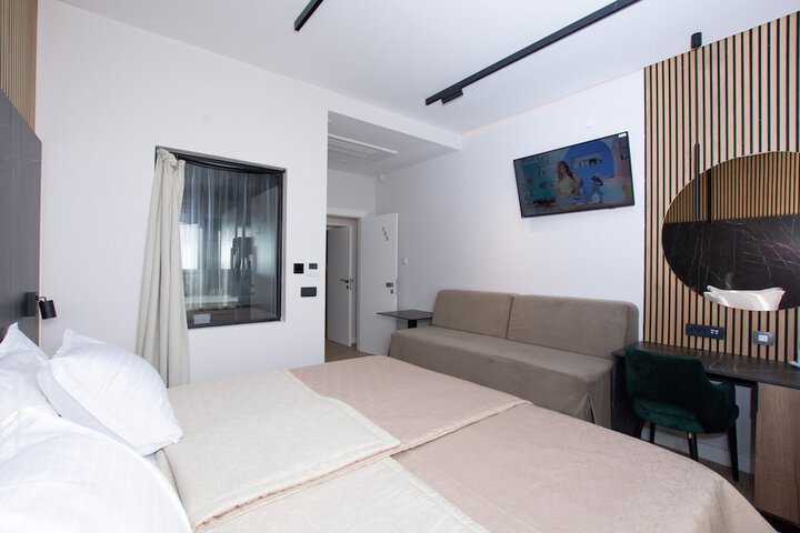 Room 16 of 60
