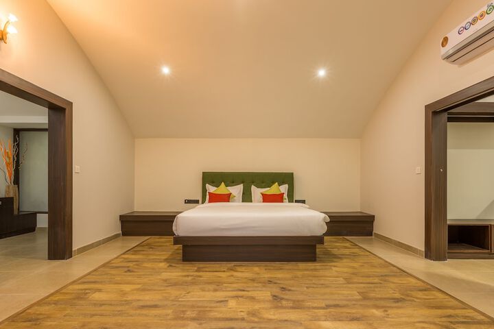 Room 6 of 53