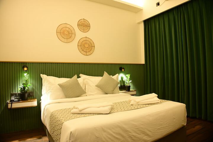Room 3 of 37