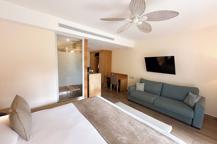 Room 16 of 81