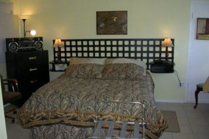 Room 9 of 15