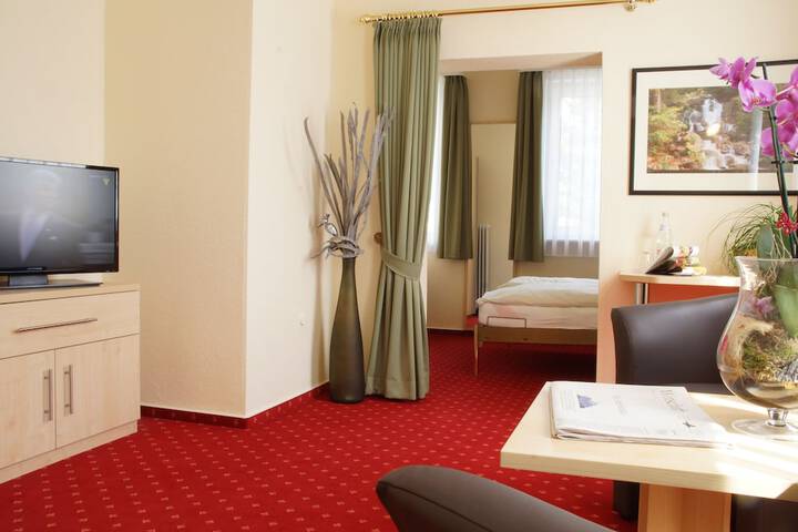 Room 33 of 161