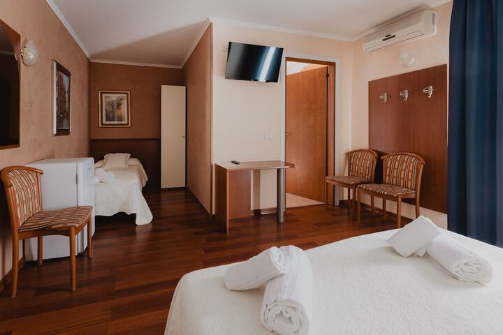 Room 21 of 46