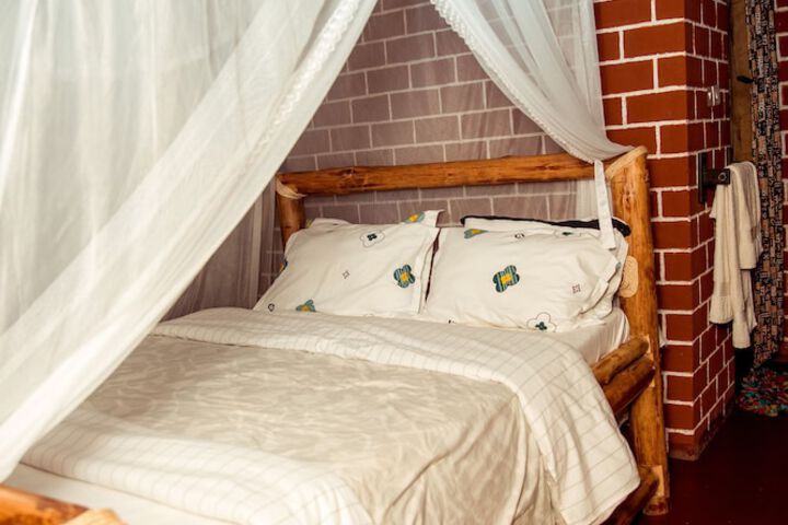Room 8 of 25