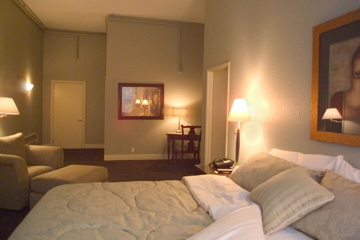 Room 11 of 22