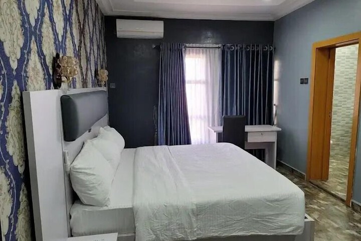 Room 7 of 65