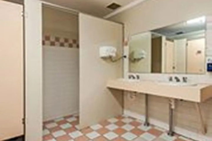 Room 12 of 40