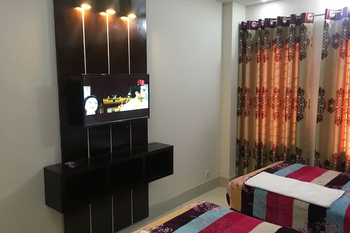 Room 4 of 13