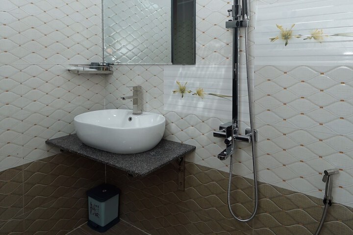Room 14 of 25