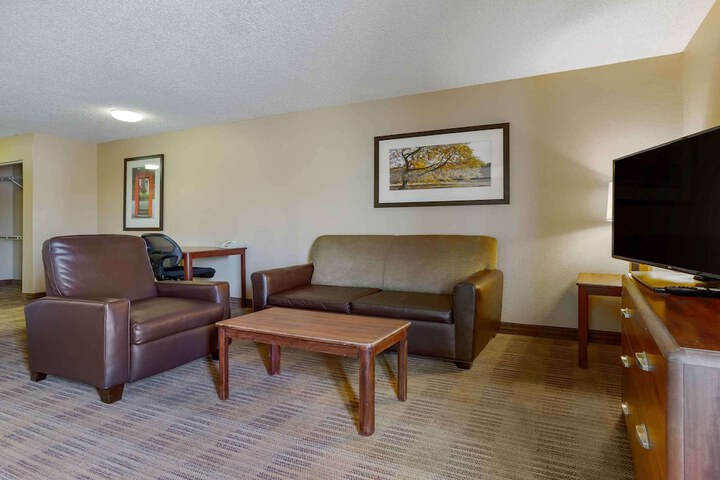 Room 16 of 32