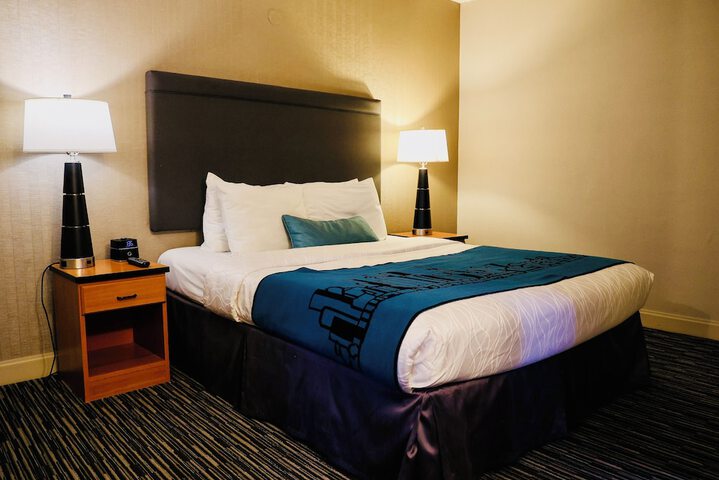 Deluxe Queen Bed (27 of 28)