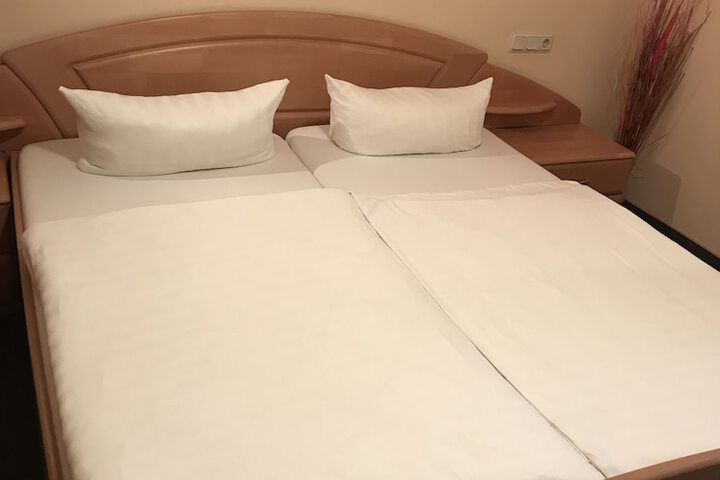 Room 27 of 89