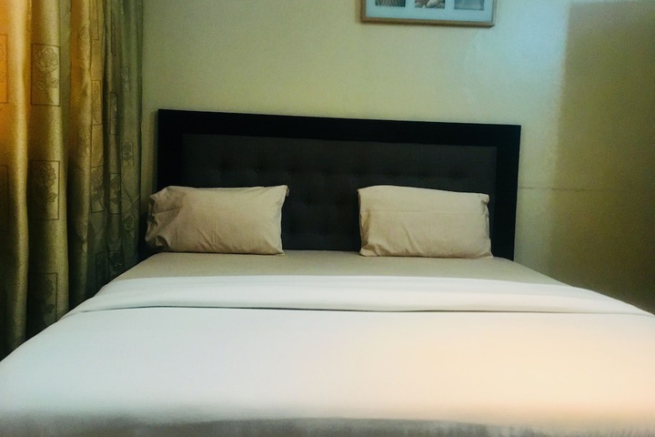Room 9 of 34